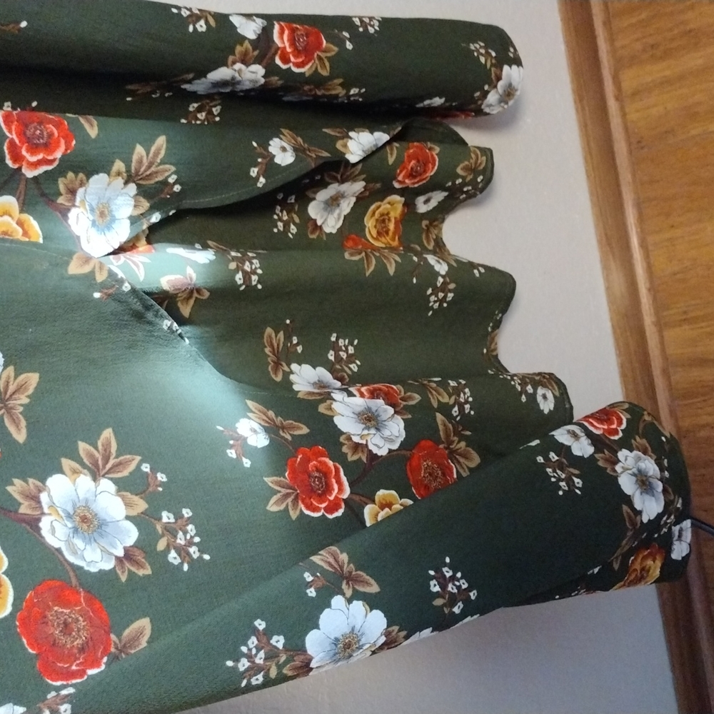 SIMPLEE FLORAL DRESS - Picture 5 of 11